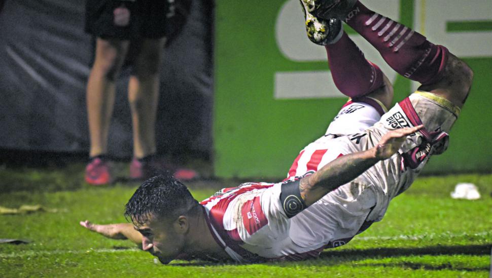 El “Santo” sigue en carrera por el ascenso, tras un final de película