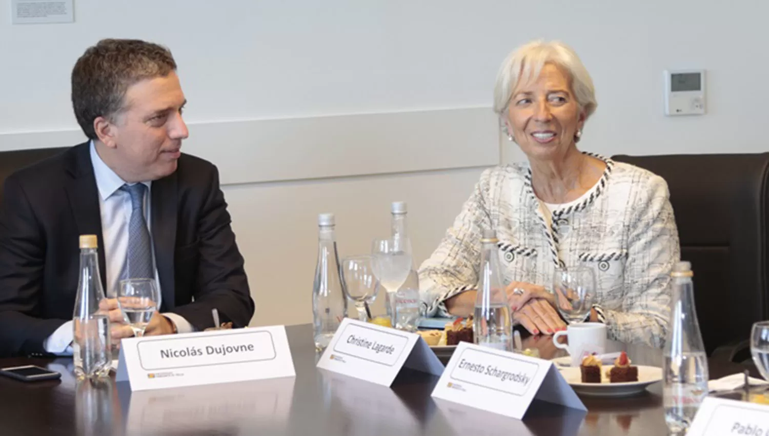 El ministro de Hacienda, Nicolás Dujovne, y la titular del FMI, Christine Lagarde. FOTO TOMADA DE LANACION.COM.AR