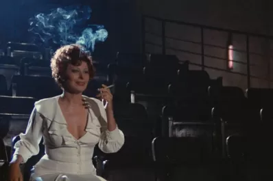 Entre el drama del aborto adolescente y la comedia italiana