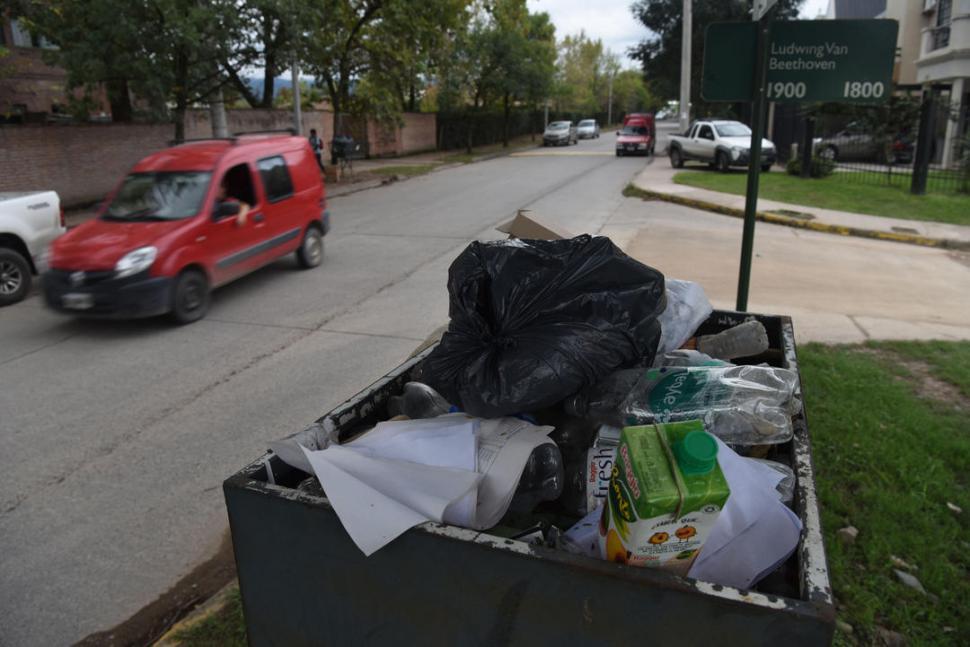 Yerba Buena: camiones propios de la municipalidad para la recolección