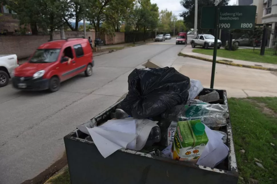 QUEJAS. Oposición y oficialismo concuerdan en que el servicio es deficiente. LA GACETA / FOTO DE DIEGO ARÁOZ.