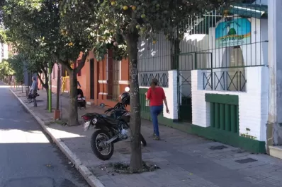 Poco le interesó al ladrón que haya un niño adentro; arrancó con todo y escapó, dijo una testigo