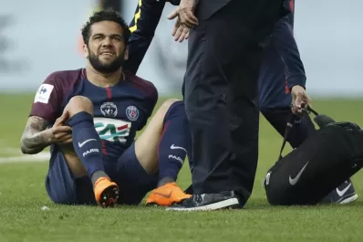Dani Alves se perderá el Mundial de Rusia, afirman medios brasileños