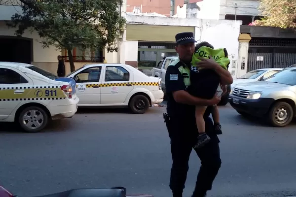 Después de horas de desesperación, el niño robado en barrio Sur volvió con sus padres
