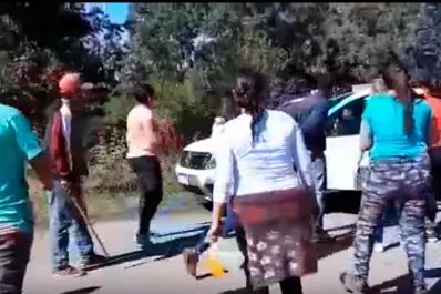 Video: una mujer denunció que sufrió agresiones de parte de manifestantes en la entrada de El Cadillal