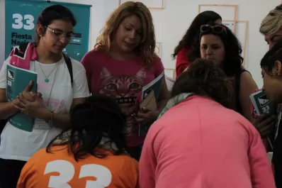 Mil kilómetros en combi: la travesía de los artistas tucumanos que participan de la Fiesta Nacional del Teatro