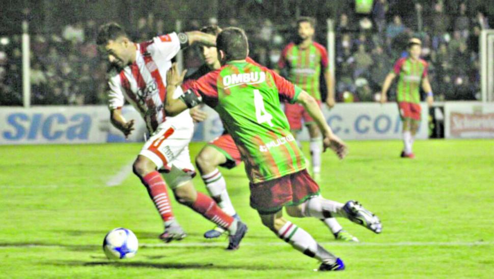 El empate dejó al “Santo” a un paso de la final por el ascenso