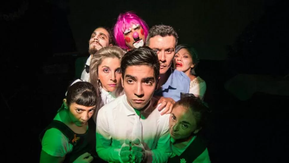 APLAUDIDOS. Secretos y violencia de una familia en una comunión, en una puesta que dirigió Gonzalo Véliz.. fiesta nacional del teatro