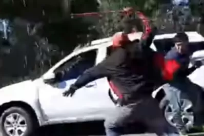 Detuvieron a uno de los manifestantes que atacó a una mujer en la entrada de El Cadillal