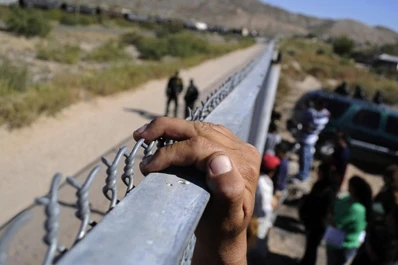 Trump quiere meter en bases militares a niños que cruzan la frontera