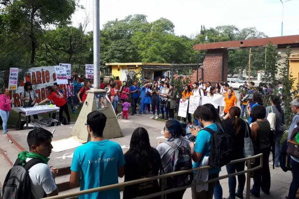 Los estudiantes de Odontología realizaron un Ruidazo en contra de los abusos en la UNT
