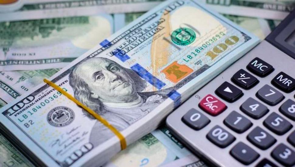 El dólar sigue su escalada en espera del canje de las Lebac