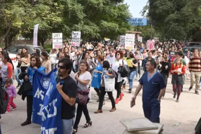 En la Facultad de Odontología hubo un “ruidazo” que retumbó contra los malos tratos