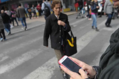 Los argentinos pasan ocho horas al día conectados a internet
