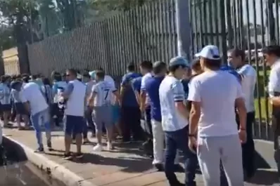 Video: la locura de los hinchas de Atlético en las boleterías del estadio Nicolás Leoz