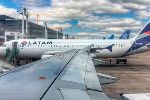 Cancelaron dos vuelos de Latam desde y hacia Tucumán por una asamblea de trabajadores