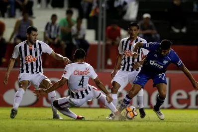 Atlético sufrió, pero logró el histórico pase a octavos de final de la Libertadores