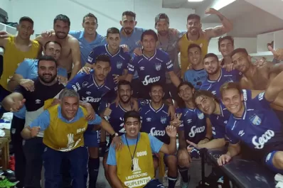 Video: festejo y dedicatoria en el vestuario de Atlético luego del pase a octavos
