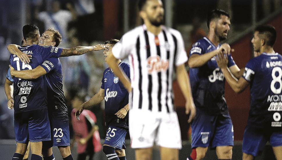 Atlético sufrió, pero logró el histórico pase a octavos de final de la Libertadores
