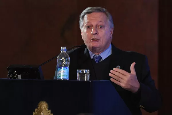 Aranguren irá al Senado a defender las tarifas