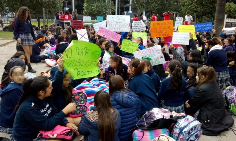 Alumnos piden que echen a una directora