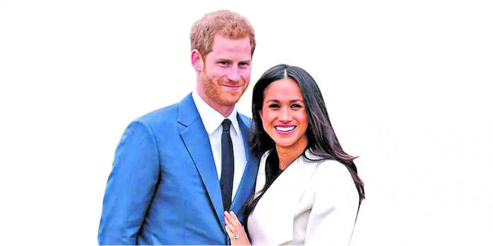 LA PAREJA. El príncipe Harry, el hijo menor de Lady Di, y su novia, Meghan Markle, sonríen para las cámaras poco después del anuncio de la boda. 