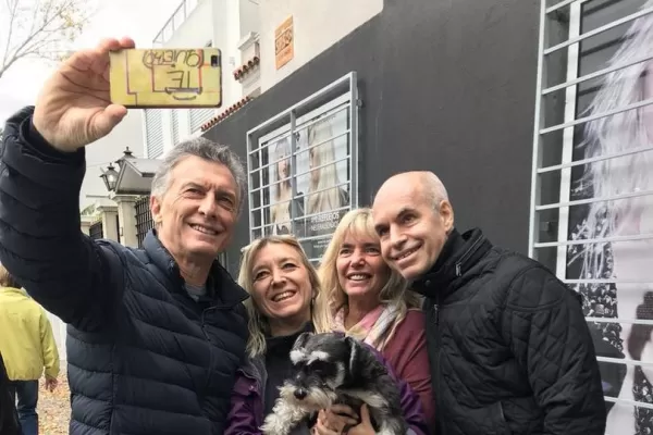Cambiemos sale a tocar timbres en un momento difícil