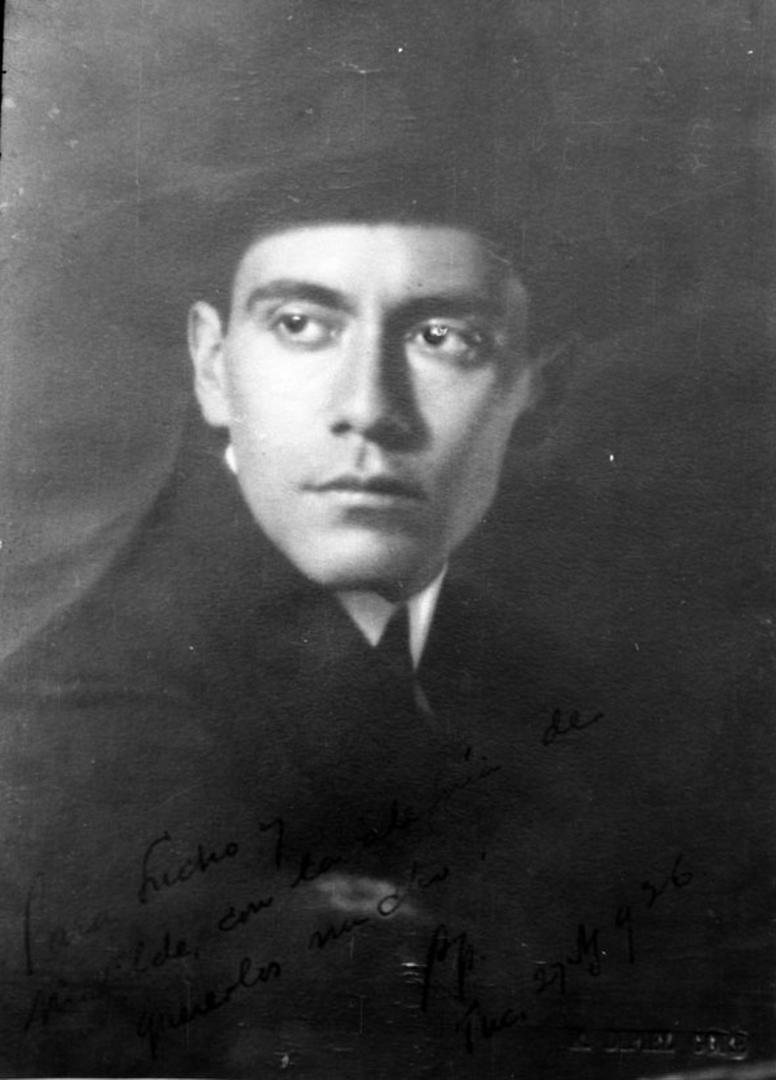 TIEMPOS DE BOHEMIA. Torres en los 20, cuando compiló las poesías de su amigo Luis Eulogio Castro 