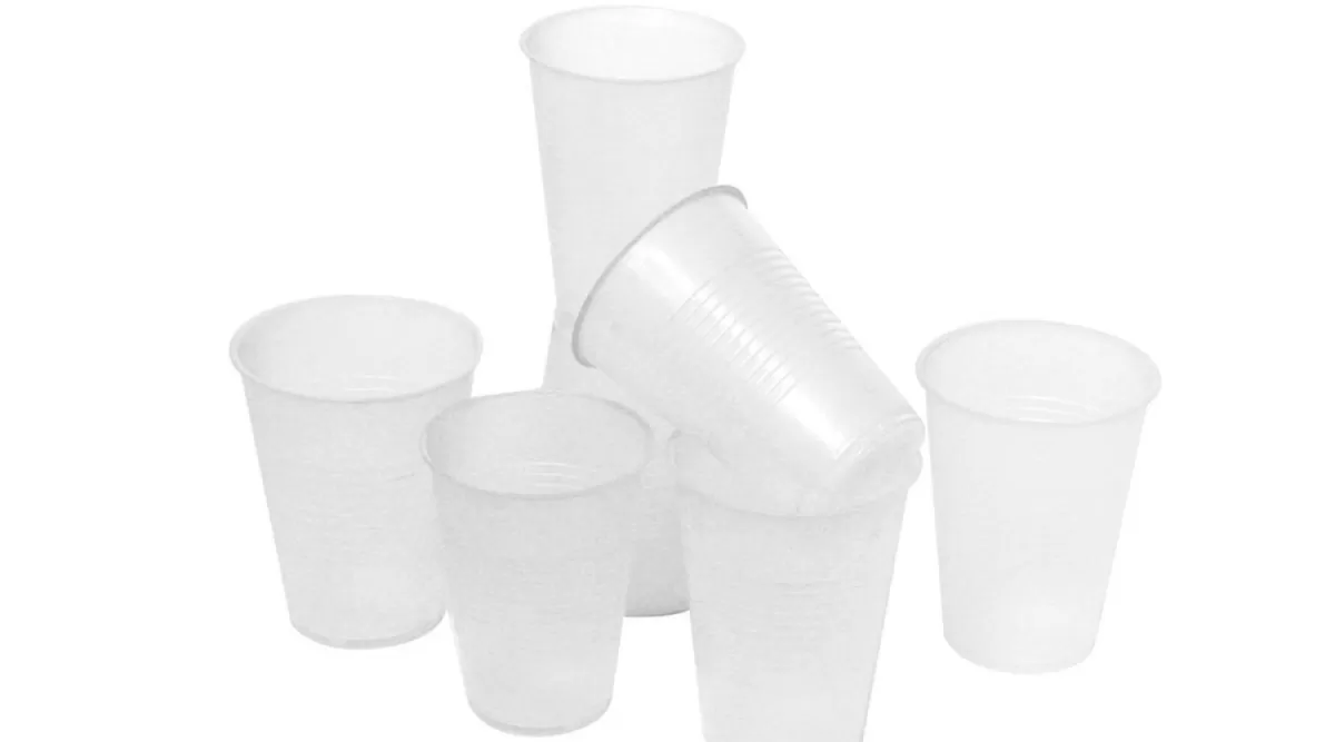 Buscan prohibir los vasos de plástico y los sorbetes
