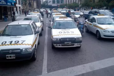 Tres claves para entender el conflicto de los taxistas: por qué se enfrentan propietarios y peones