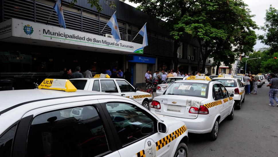 Los propietarios de taxis prometen bloquear el centro