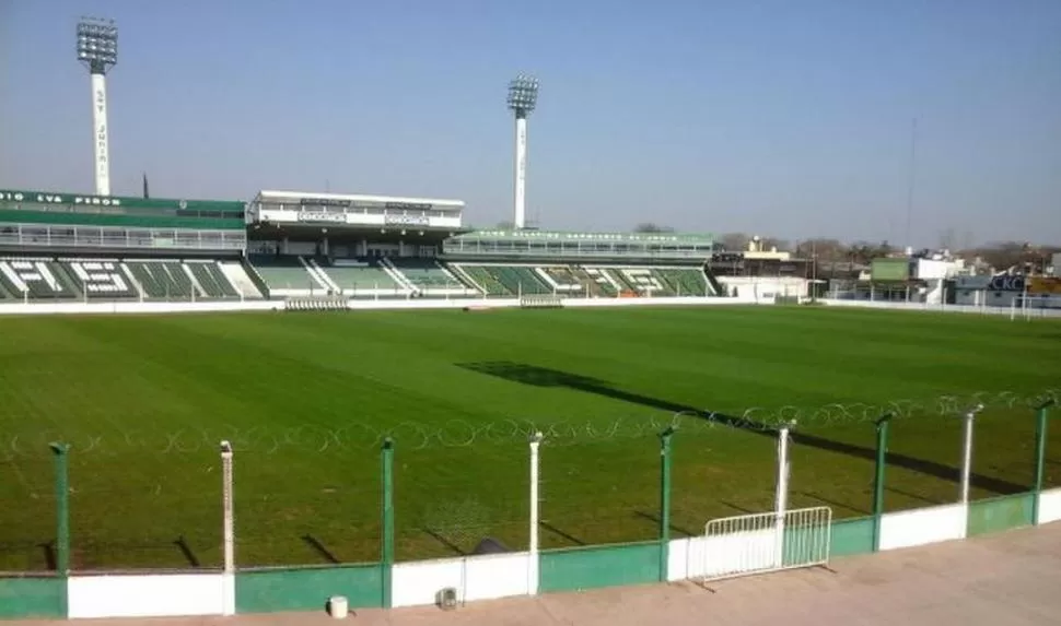 EL ESCENARIO. En el estadio “Eva Perón” de Junín se jugará el cotejo del domingo.  
