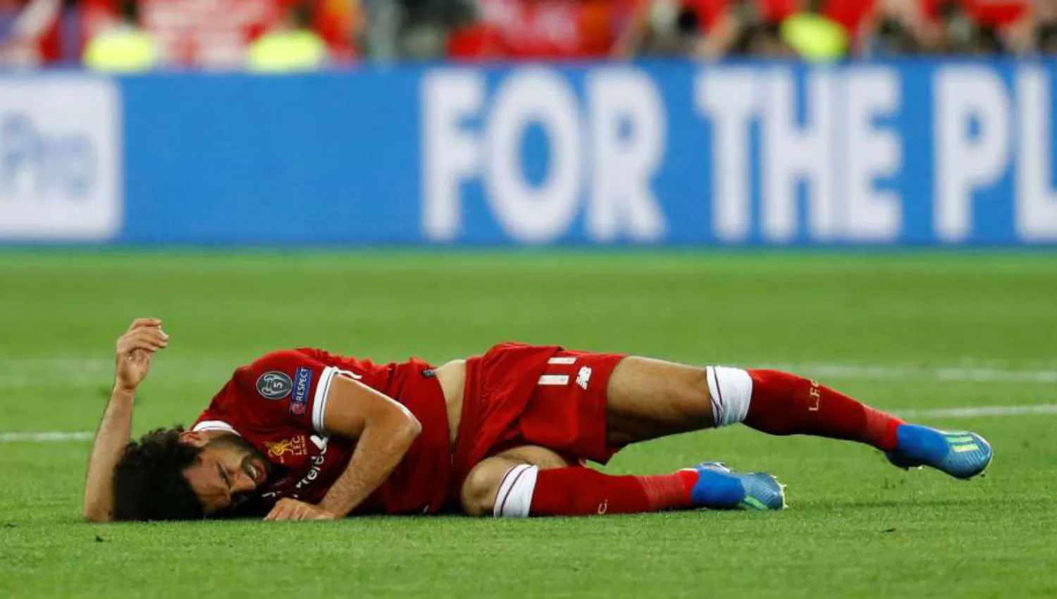 Lo que nadie quería: Salah se tuvo que retirar lesionado tras un encontronazo con Ramos