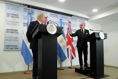 El canciller Faurie visitará al papa Francisco