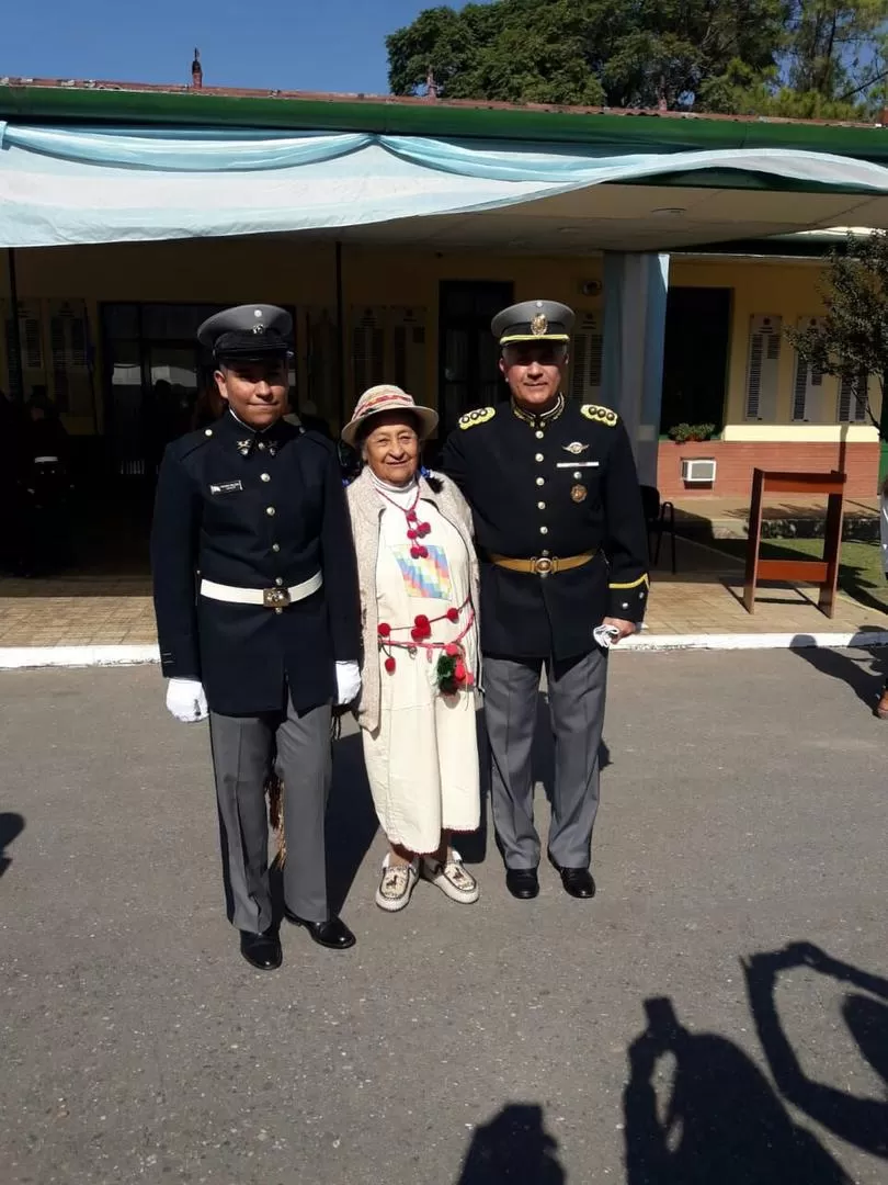 EN EL LICEO. Ignacio Valero, su abuela “Goyita” y el coronel Romero. Gentileza Liceo Militar.
