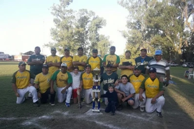Softbol: los santiagueños se llevaron el trofeo