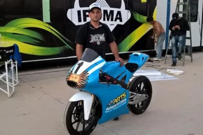 Video: un piloto de motos murió en un accidente en plena carrera