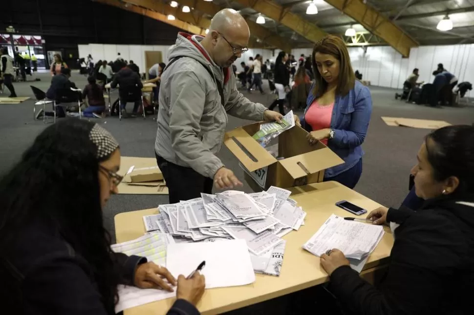 TRANQUILIDAD. Organizaciones no gubernamentales dijeron que no hubo incidentes durante la votación.  reuters