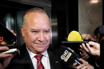 Cartes dimite como presidente de Paraguay