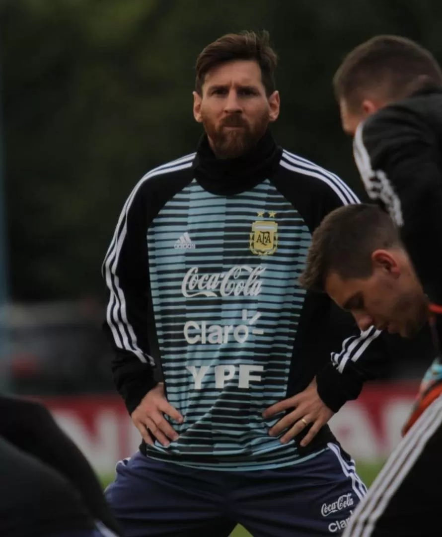 EN MARCHA. Messi será la atracción del cotejo de esta noche. El capitán advirtió que Argentina tendrá un grupo complicado. prensa afa