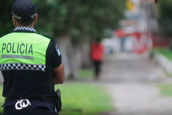 Estaba prófugo por homicidio y se trenzó en una pelea con la Policía