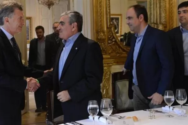 Macri dialoga ahora con intendentes por las tasas