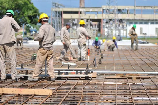 Según la Uocra, desde febrero se perdieron unos 2.000 puestos en la construcción