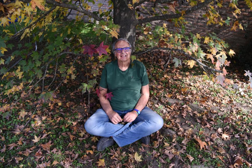 MEDITACIÓN. Ismael Mastrini muestra un ejemplo de lugar cómodo, tranquilo y silencioso, para  meditar. LA GACETA / FOTO DE ANALÍA JARAMILLO.