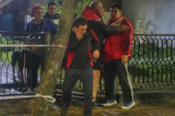 Derrumbe en la Mate de Luna: el momento en el que el hijo del Mono Ale golpeó al arquitecto de la obra
