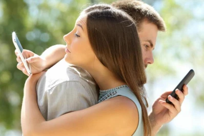 Qué es el “micro-cheating”, la nueva forma de infidelidad