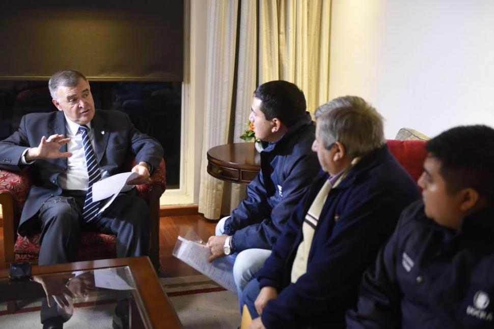 Las constructoras amenazan con despidos, y la Uocra amaga con paros, si la Nación no cancela una deuda