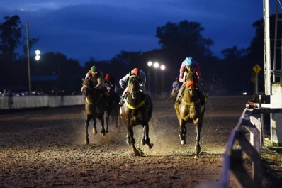 Critikov volvió a sentirse a gusto en el terreno fangoso y se adjudicó la prueba principal