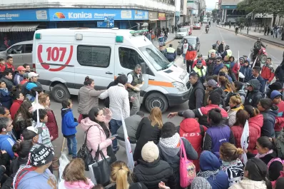 Un taxista atropelló y mató a una mujer que se manifestaba frente a la plaza Independencia