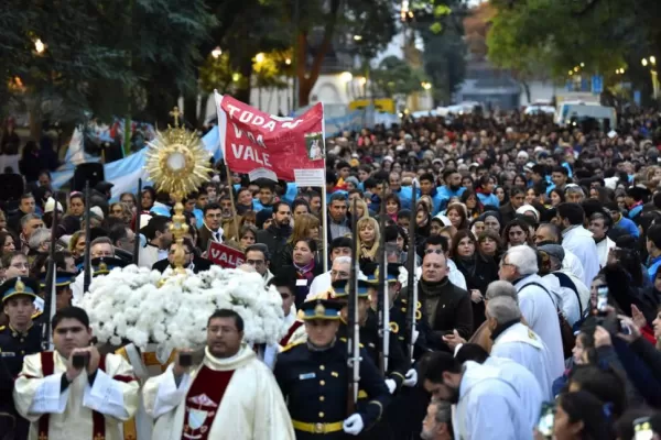 La Iglesia honró al Jesús que da la vida